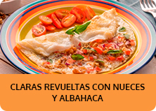 Claras de huevos con nueces y albahaca